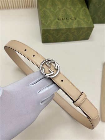 G*u*i belts in calfskin 25mm silver hardware beige