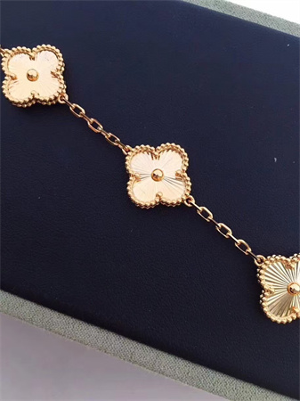 V*N CL*F & arpels bracelets  37507