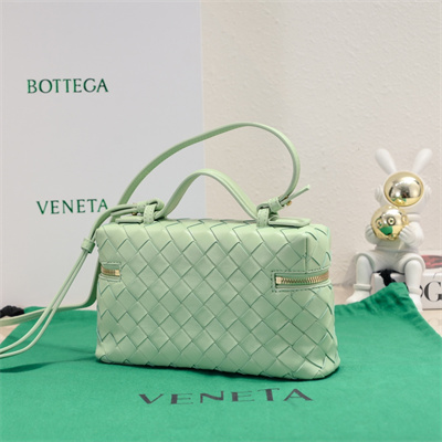 BV Bang Bang Vanity Case Intrecciato Calfskin leather Mint Green