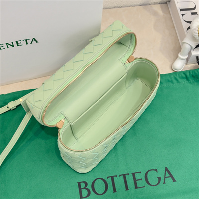 BV Bang Bang Vanity Case Intrecciato Calfskin leather Mint Green