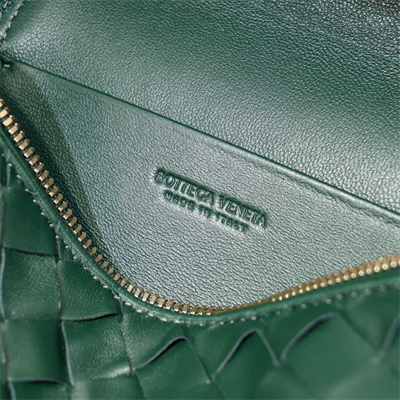 BV Bang Bang Vanity Case Intrecciato Calfskin leather Emerald Green