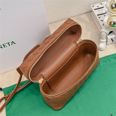 BV Bang Bang Vanity Case Intrecciato Calfskin leather Cork