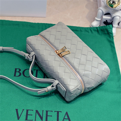 BV Bang Bang Vanity Case Intrecciato Calfskin leather Agate Grey