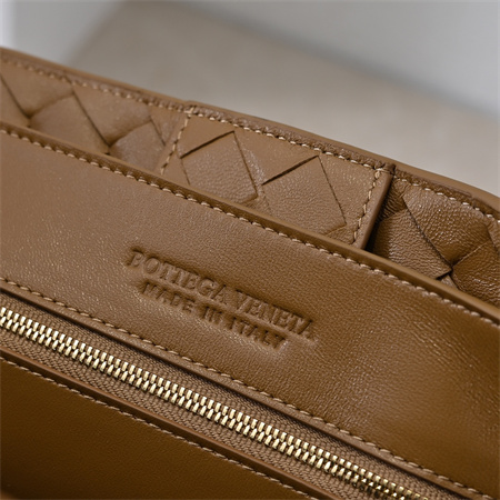 BV Large Andiamo Top handle bag Suede Caramel