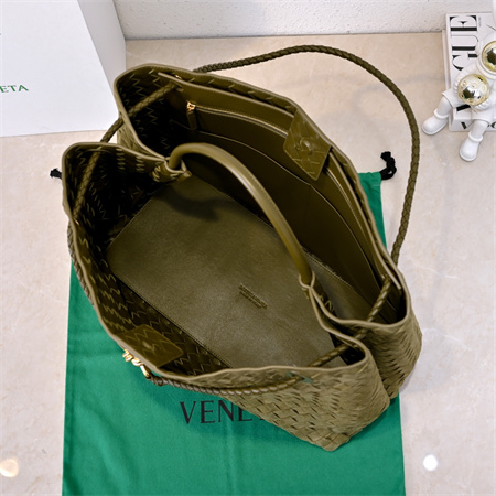 BV Large Andiamo Top handle bag Suede Olive