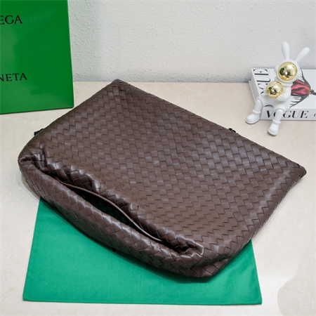 BV Large Hop Shoulder Bag In Calfskin Fondant