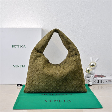 BV Hop Shoulder Bag In Suede Olive