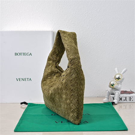 BV Hop Shoulder Bag In Suede Olive