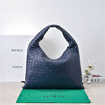 BV Hop Shoulder Bag In Calfskin Navy Blue