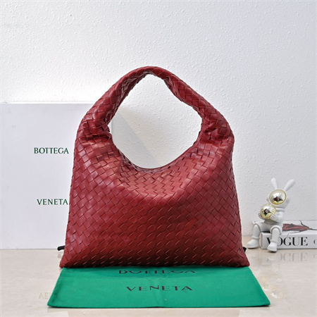 BV Hop Shoulder Bag In Calfskin Red