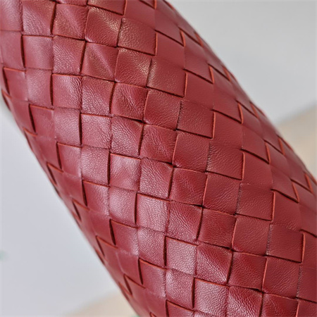 BV Hop Shoulder Bag In Calfskin Red