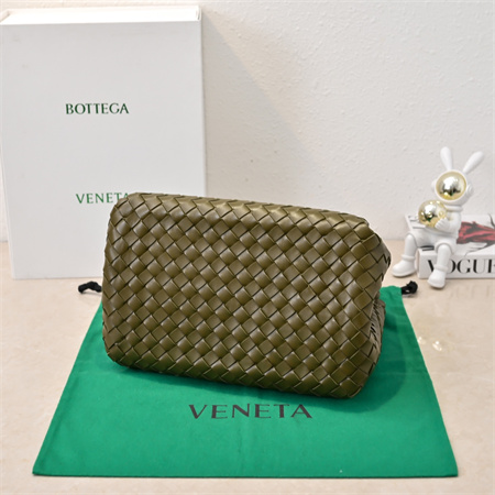 BV Large Parachute Shoulder Bag In Lambskin Olive