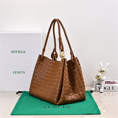 BV Large Parachute Shoulder Bag In Lambskin Wood