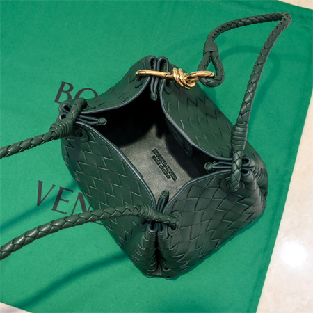 BV Small Parachute Shoulder Bag In Lambskin Emerald
