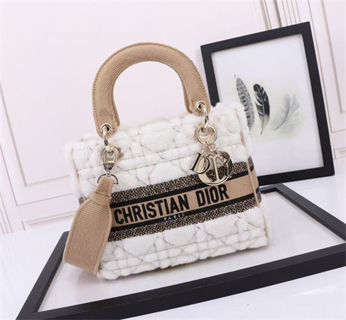 cd medium lady D*or d-lite bag shearling cannage white/beige