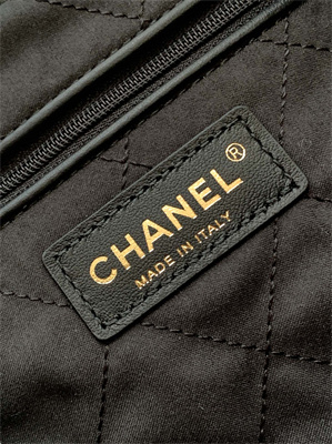 Cha.nel 22 Small Handbag Grained Calfskin Gold Tone Metal Black AS3260