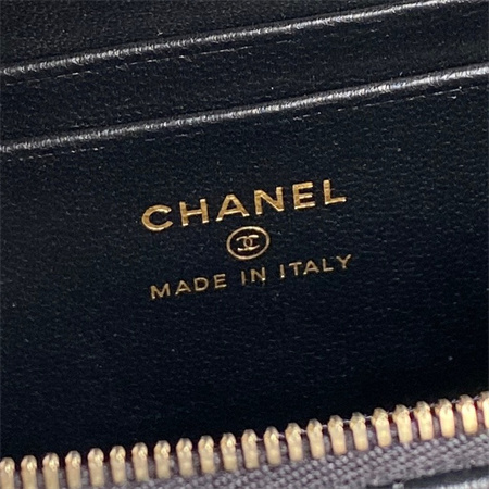 Ch*el vanity with chain lambskin & gold-tone metal black ap4412