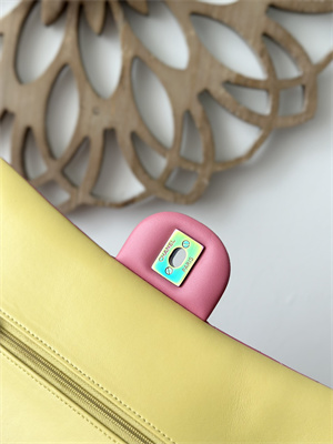 Cha.nel Medium Classic Flap Bag Lambskin Iridescent Metal Pink/Yellow 01112