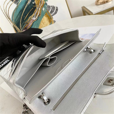 Ch*el medium classic flap bag iridescent lambskin silver tone metal silver 01112