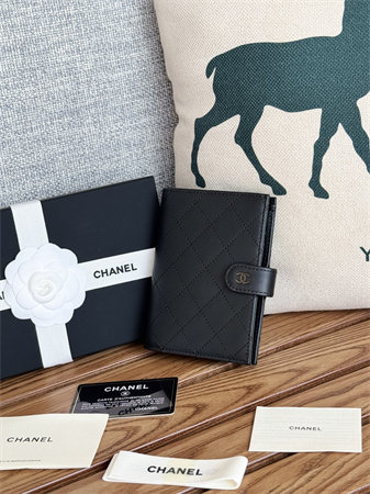 Ch*el passport holder in black calfskin gold tone metal ap3658