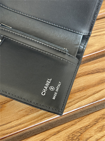 Ch*el passport holder in black calfskin gold tone metal ap3658