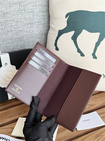 Ch*el passport holder in grained calfskin gold tone metal black a80385