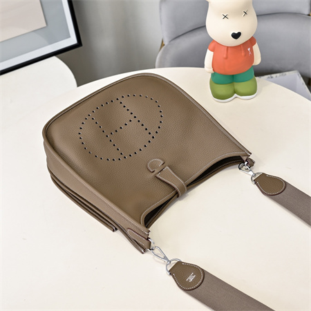 Evelyne III PM Bag In Etoupe(options)