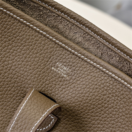 Evelyne III PM Bag In Etoupe(options)