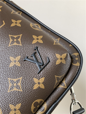 L.V Avenue Slingbag Monogram Eclipse Canvas M46327