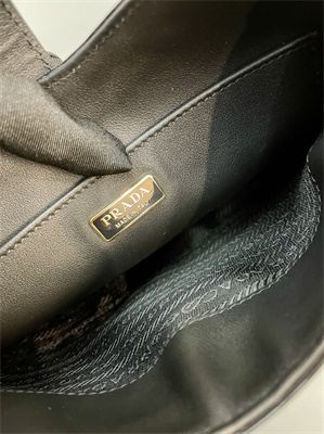 Pra*a cleo shoulder bag shinny leather black 1bc169