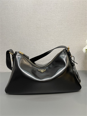 Pra*a aimée large naplak patent leather shoulder bag black color 1bc228