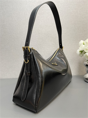 Pra*a aimée large naplak patent leather shoulder bag black color 1bc228