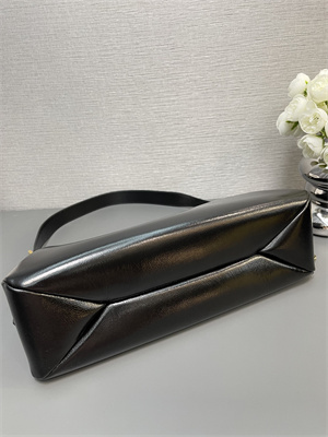 Pra*a aimée large naplak patent leather shoulder bag black color 1bc228