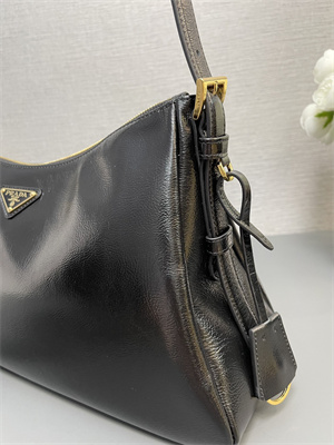 Pra*a aimée large naplak patent leather shoulder bag black color 1bc228