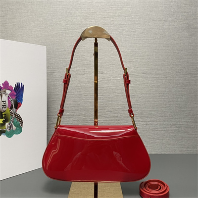 Pra*a patent leather shoulder bag red 1bd345