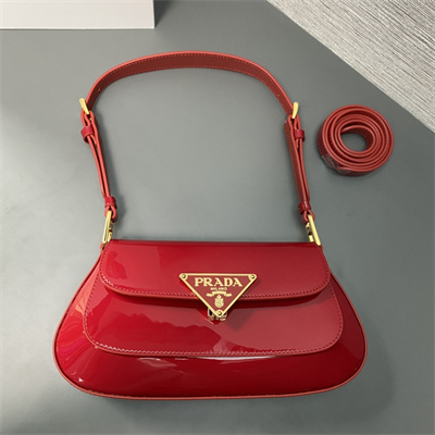 Pra*a patent leather shoulder bag red 1bd345