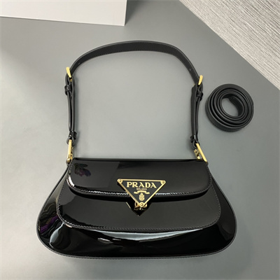 Pra*a patent leather shoulder bag black 1bd345