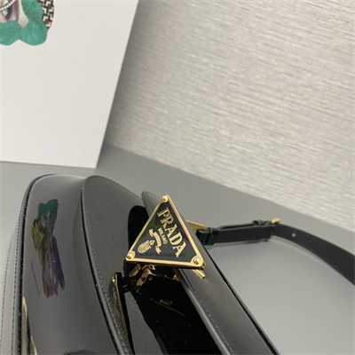 Pra*a patent leather shoulder bag black 1bd345