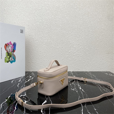 Pra*a vanity case grained leather lt pink 1bh202