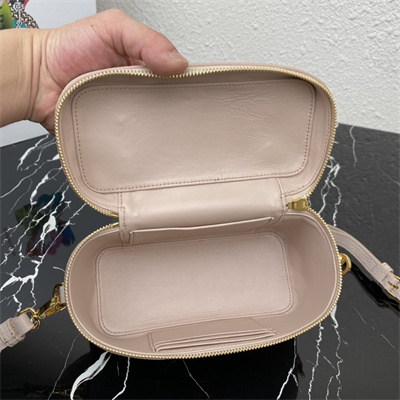 Pra*a vanity case grained leather lt pink 1bh202