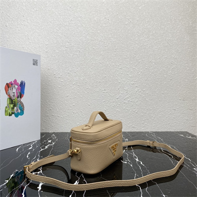 Pra*a vanity case grained leather beige 1bh202