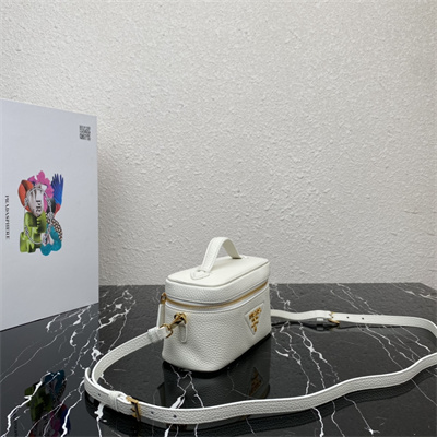 Pra*a vanity case grained leather white 1bh202