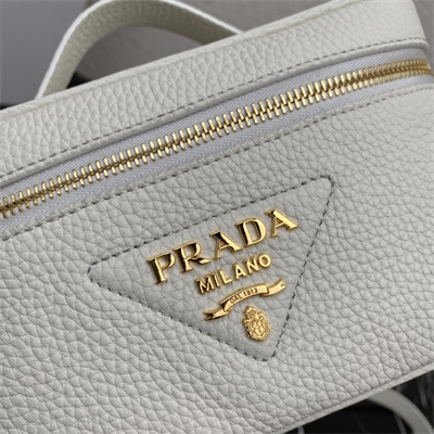 Pra*a vanity case grained leather white 1bh202
