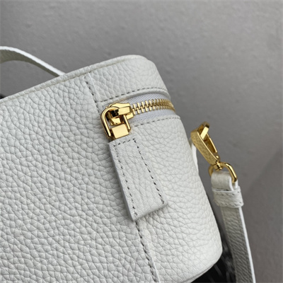 Pra*a vanity case grained leather white 1bh202