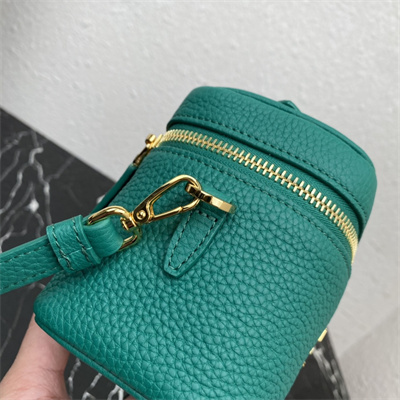 Pra*a vanity case grained leather green 1bh202