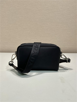 Pra*a re-nylon and shinny leather shoulder bag black 2vh172