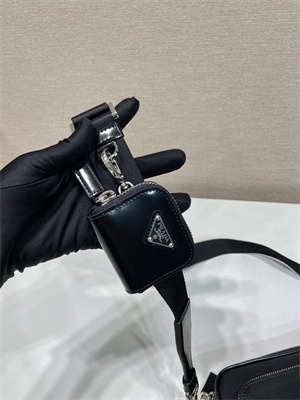 Pra*a re-nylon and shinny leather shoulder bag black 2vh172