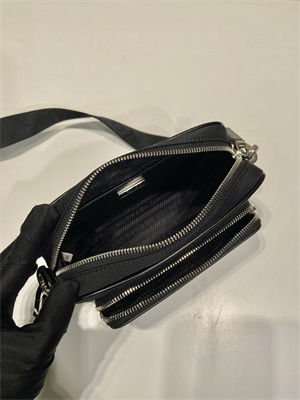 Pra*a re-nylon and shinny leather shoulder bag black 2vh172