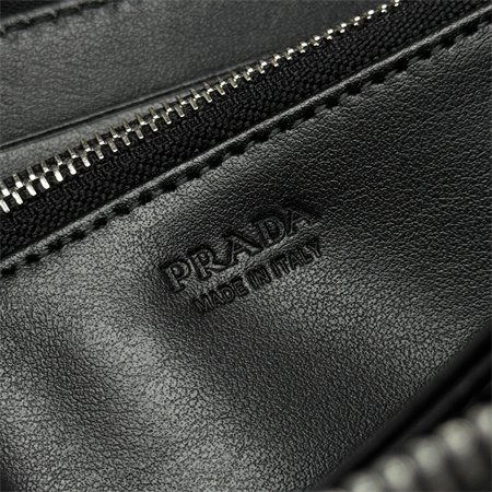 Pra*a grained leather wallet black 2ml317