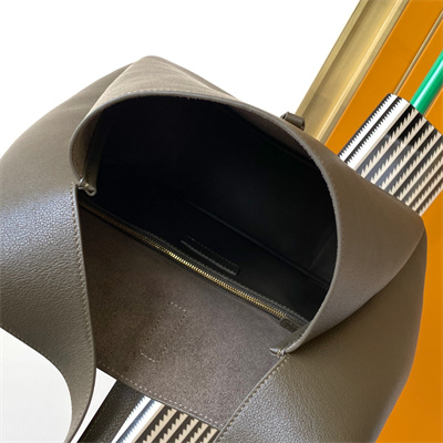 y.s.l le 5 a 7 S*pple large hobo bag in kaki green leather